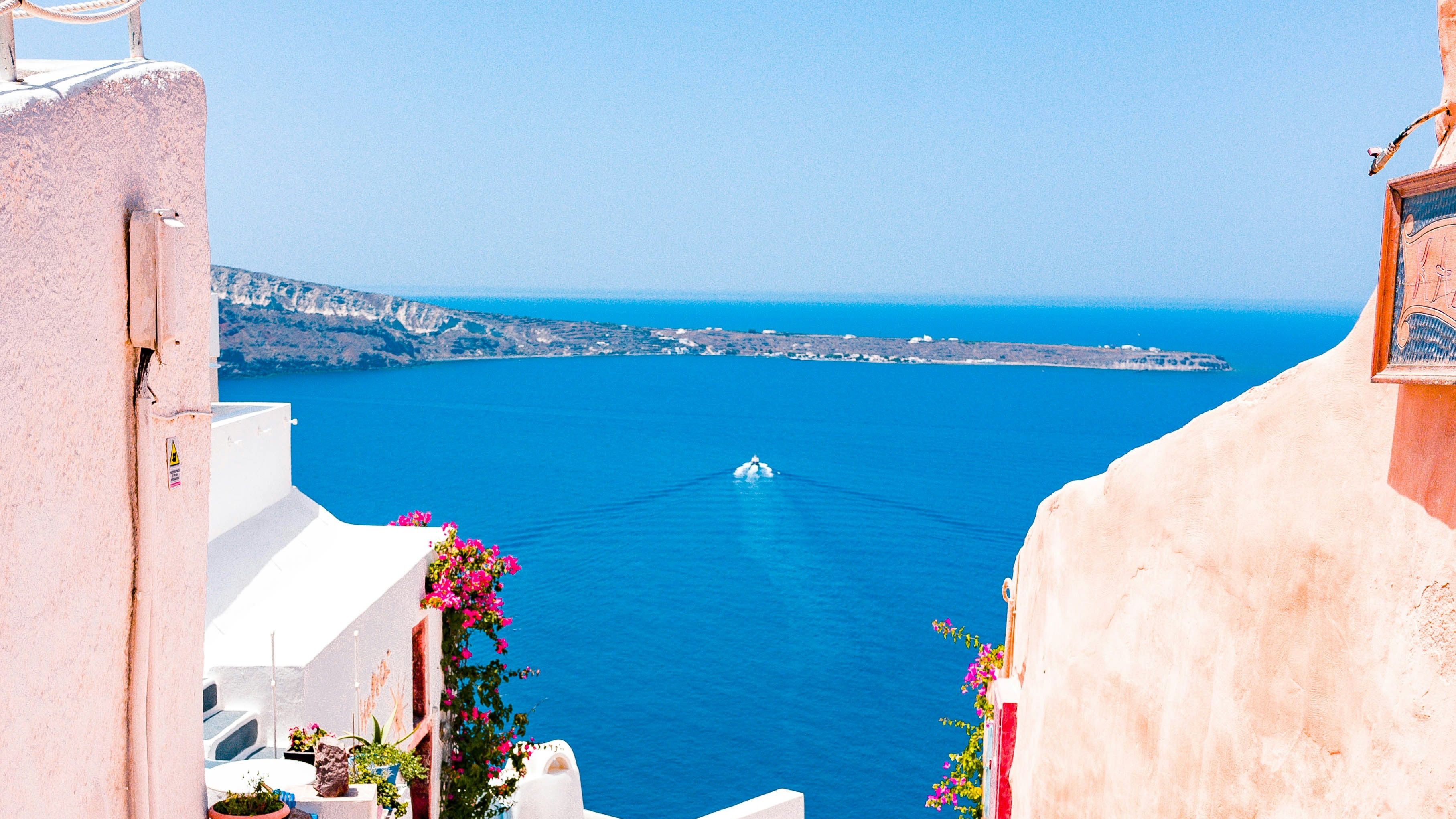 Aegean Coast (not Ürkmez) by Ryan Spencer on Unsplash. See https://unsplash.com/@zombience?utm_source=unsplash&utm_medium=referral&utm_content=creditCopyText